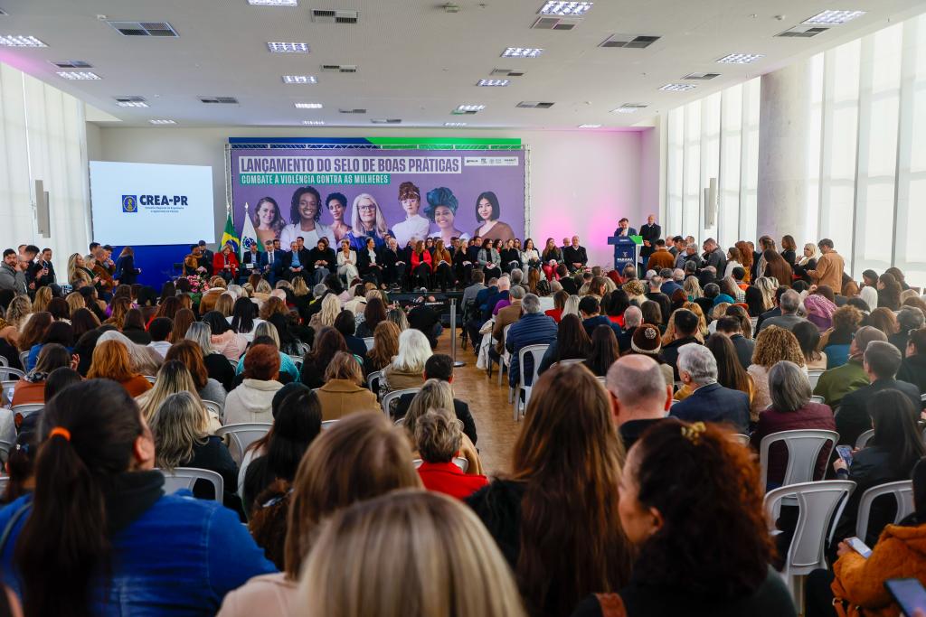 Coordenadoria Estadual da Mulher em Situação de Violência Doméstica e Familiar (CEVID) participa de lançamento de Selo de Boas Práticas no Combate à Violência contra Mulheres com apoio do Governo do Estado do Paraná.